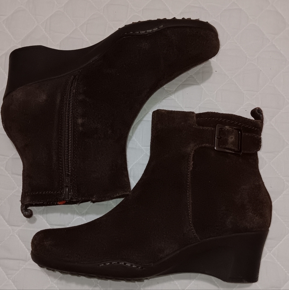 AEROSOLES  Dark Brown Ankle Booties Size 6.5M - Picture 2 of 10